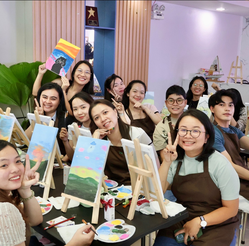 Hoạt động nhóm vẽ tranh